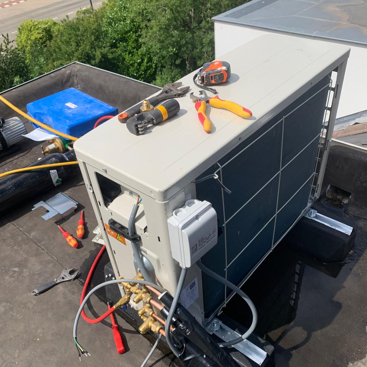 Buitenunit installatie